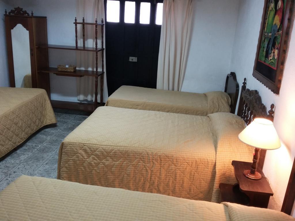 أنتيغوا غواتيمالا Hotel Santa Clara الغرفة الصورة