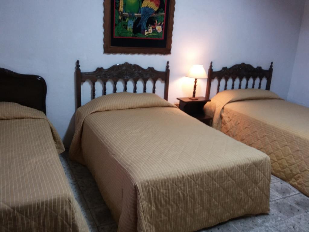 أنتيغوا غواتيمالا Hotel Santa Clara الغرفة الصورة
